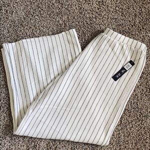 Nic + Zoé White and Black Pinstriped Comfort Pant